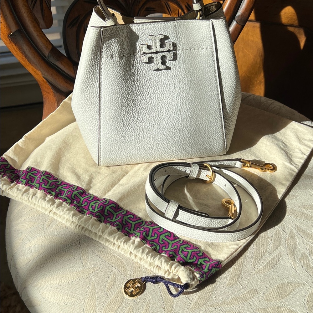 TORY BURCH White Mcgraw Bucket with Cross Body Strap & Dust bag